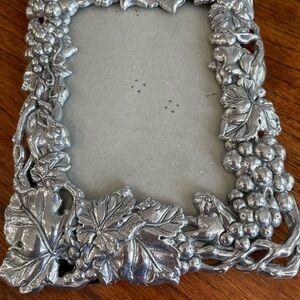 Arthur Court Vine and Leaf & Bunny Frame